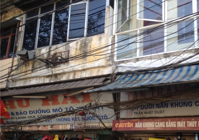 H&agrave; Nội: Ma trận d&acirc;y điện &ldquo;giăng bẫy&rdquo; người d&acirc;n