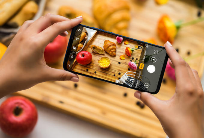 Camera 5MP với khả năng chụp ảnh xóa phông sẽ đảm bảo chủ thể nổi bật trong khi khung cảnh xung quanh được làm mờ.