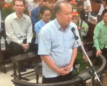 Bị cáo Phạm Công Danh trước vành móng ngựa trong phiên xét xử.