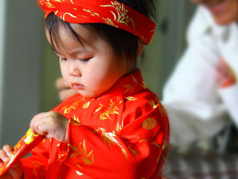 Lì xì là phong tục đẹp trong ngày Tết đang có dấu hiệu biến tướng.