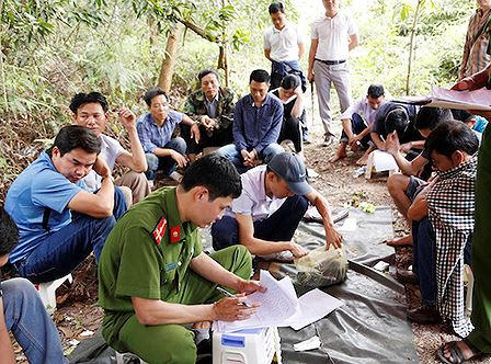 Nhiều đối tượng nhảy xuống hố sâu trốn nhưng không thoát. 