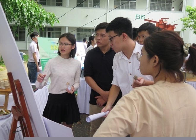 Nhiều trường đại học tăng học phí chóng mặt.