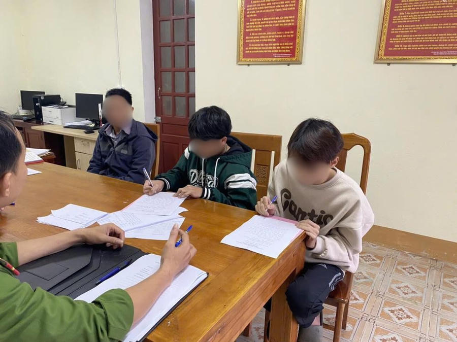 Nhóm đối tượng bị triệu tập làm việc - Ảnh Công an Hà Tĩnh.