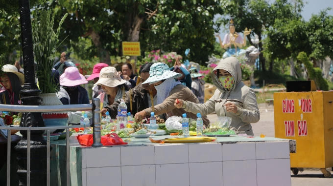 Được biết vùa qua Quan âm Phật đài được Hiệp hội Du lịch ĐBSCL công nhận là điểm du lịch tiêu biểu của ĐBSCL năm 2015.