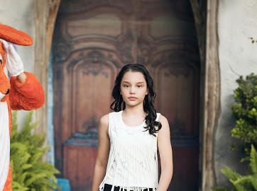 Xu&acirc;n Bắc nắm tay 2 con trai - Bi B&eacute;o, Minh Bủm catwalk giữa vườn hoa