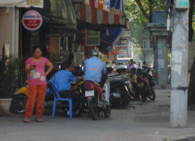 Vỉa hè quận 1 'đâu lại vào đấy' sau những ngày ra quân rầm rộ