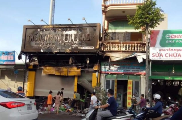 Quảng Ninh: Cháy lớn thiêu rụi cửa hàng điện thoại, 5 người may mắn thoát nạn