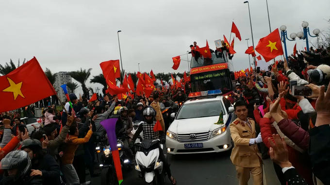 H&agrave;nh tr&igrave;nh 5 tiếng đồng hồ vượt