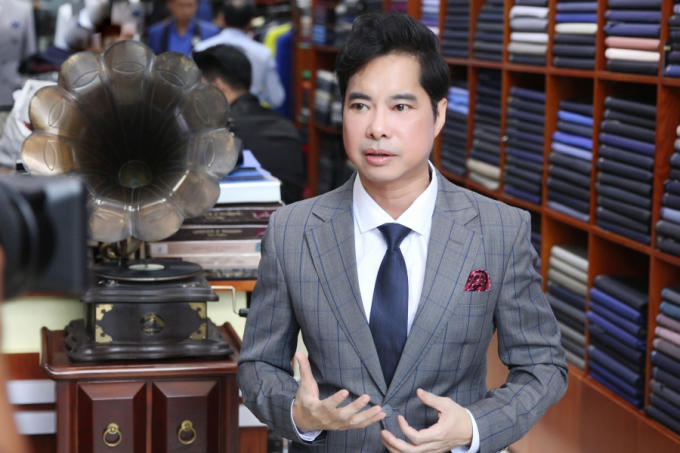 Ngọc Sơn kh&ocirc;ng nhận th&ecirc;m show dịp Tết để d&agrave;nh thời gian ở cạnh mẹ