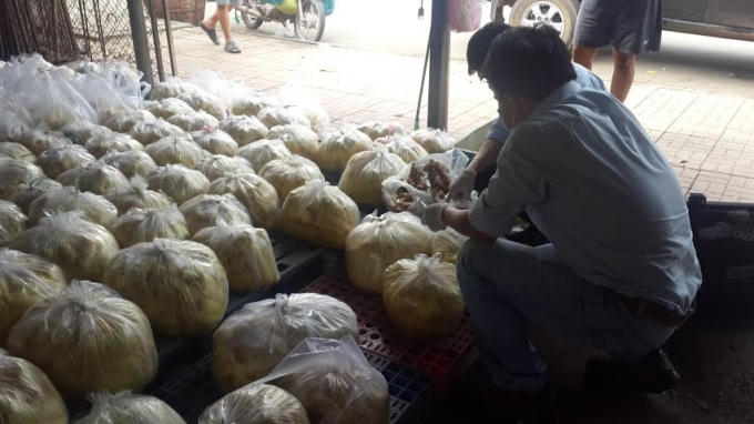 Măng tươi ngâm hóa chất tạo màu chuẩn bị đưa ra thị trường