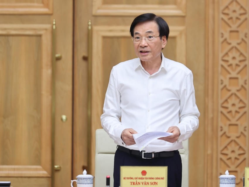 Bộ trưởng, Chủ nhiệm Văn phòng Chính phủ Trần Văn Sơn phát biểu tại hội nghị. Ảnh: VGP