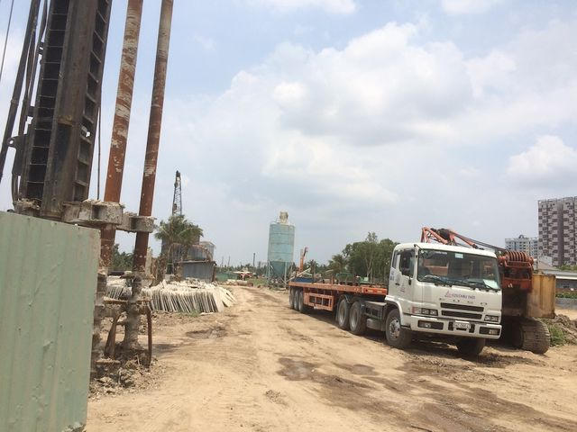 Dự án vành đai 2, đoạn Phạm Văn Đồng - nút giao Gò Dưa (quốc lộ 1) động thổ từ năm 2015 nhưng đến nay chỉ là từng đoạn công trường ngổn ngang