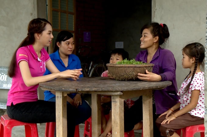 Hoa hậu Việt Nam 2016: Trấn Thành ôm chầm thí sinh giống Hoa hậu Nguyễn Thị Huyền để tỏ lòng ngưỡng mộ
