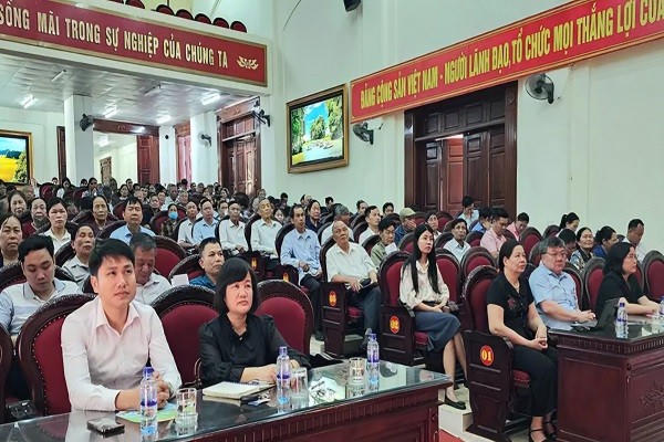 Quang cảnh lớp bồi dưỡng kiến thức pháp luật.