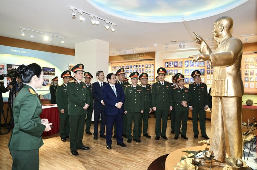 thu-tuong-pham-minh-chinh-tham-phong-truyen-thong-nha-truong-anh-bao-quan-doi-nhan-dan-414