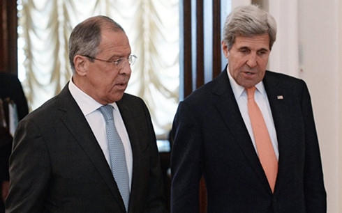 Ngoại trưởng Mỹ John Kerry và Ngoại trưởng Nga Sergei Lavrov. (Ảnh: Reuter)