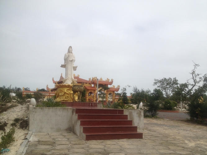 Khu sân vườn.