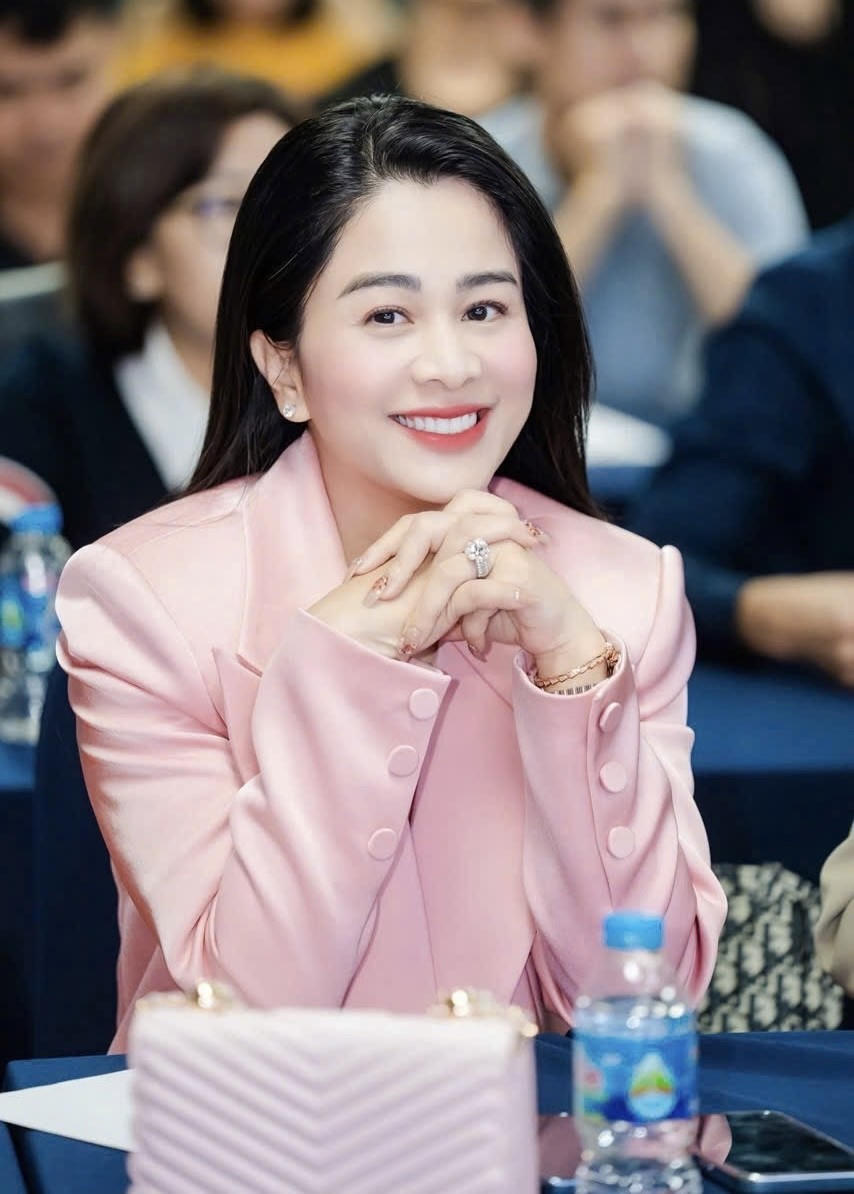 Chị Ngô Diễm Hương và Hành Trình "Lột Xác" Nụ Cười Hoàn Hảo tại Nha Khoa Belux Smile.