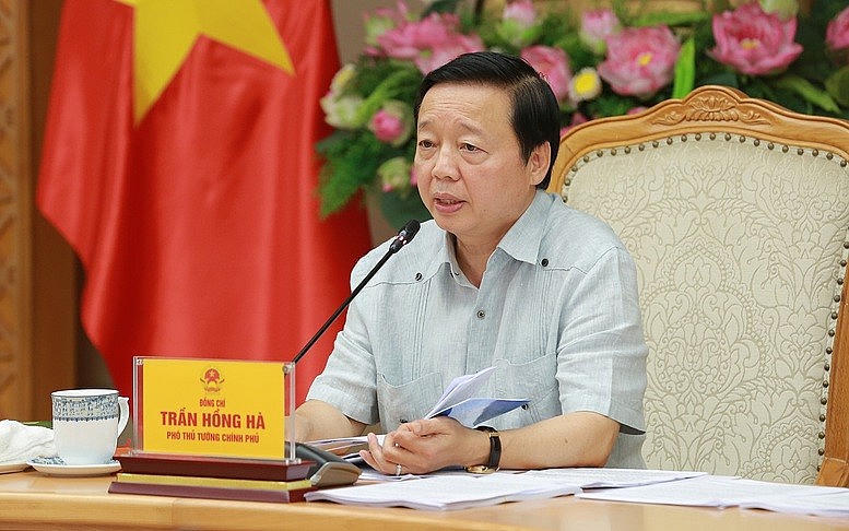 Phó Thủ tướng Trần Hồng Hà yêu cầu Bộ Xây dựng tiếp thu, thể chế hoá thời gian thực hiện các bước, thủ tục điều tiết thị trường bất động sản, bảo đảm tính khả thi, kịp thời, phù hợp - Ảnh: VGP/Minh Khôi
