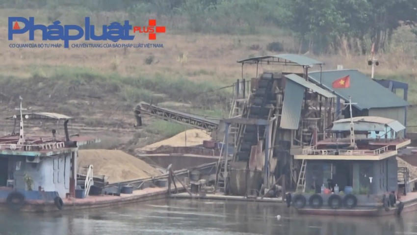 Mặc dù chưa đủ các giấy phép theo quy định, Công ty TNHH Đầu tư và Thương mại An Viên vẫn ngang nhiên khai thác cát sỏi.
Mặc dù chưa đủ các giấy phép theo quy định, Công ty TNHH Đầu tư và Thương mại An Viên vẫn ngang nhiên khai thác cát sỏi.