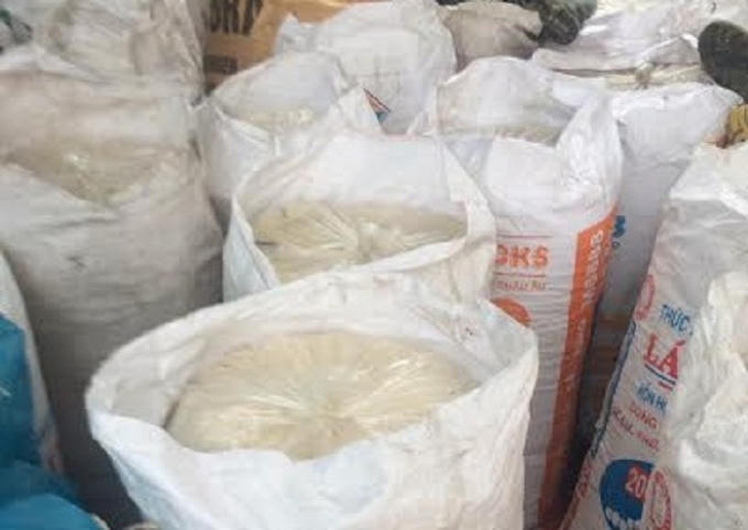 Cận cảnh hỗn hợp mỡ bẩn đang đợi ngày tiêu thụ