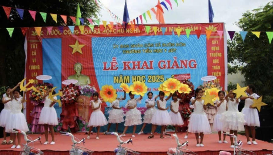 Hơn 700 nghìn học sinh các cấp học tại Đắk Lắk bước vào năm học mới.