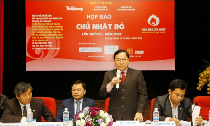 Buổi họp báo Chủ nhật đỏ diễn ra ngày 12/1