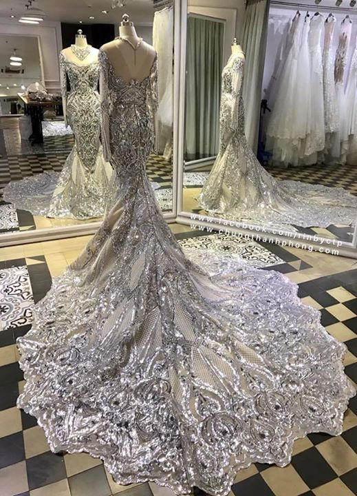 Một trong hai bộ trang phục dạ hội dự kiến được Á Hậu Lệ Hằng lựa chọn trình diễn tại Miss Universe 2016.