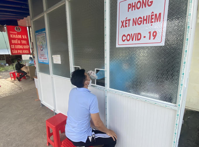 Nhân viên y tế thực hiện nghiêm chỉ đạo của Bộ y tế và chính quyền địa phương.