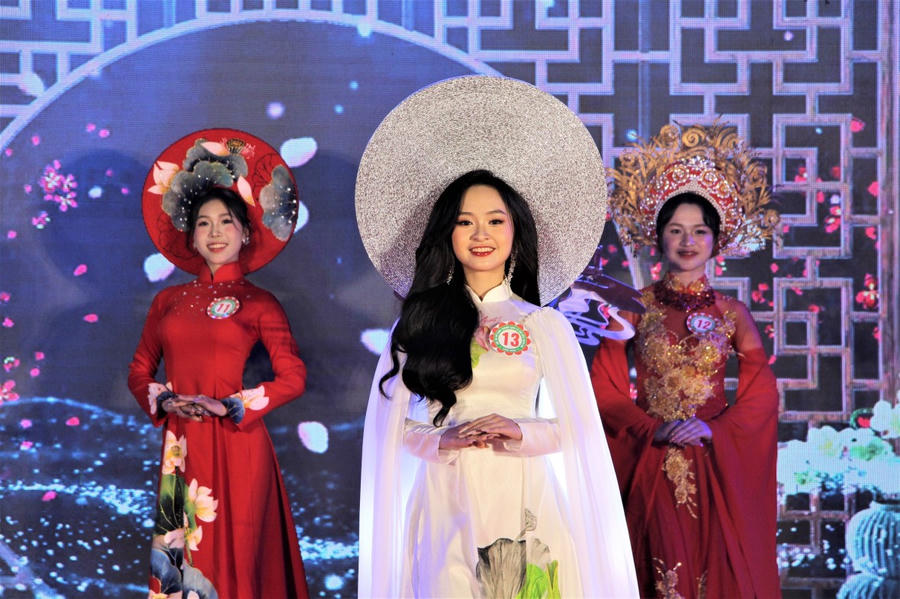 Hội thi nữ sinh thanh lịch.