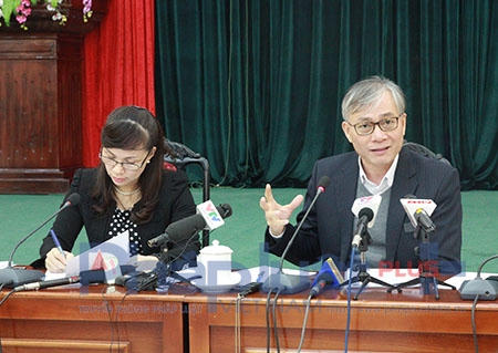 Đoàn kiểm tra thống nhất để trường ĐH Kinh doanh và Công nghệ Hà Nội đăng ký chỉ tiêu tuyển sinh đào tạo ngành Dược học bắt đầu từ năm 2016.  (Ảnh: Phapluatplus).