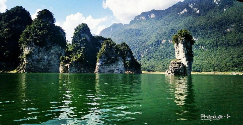 Địa danh núi Cọc Vài gắn với sự tích Tào Ngài nằm trong rừng phòng hộ Lâm Bình.