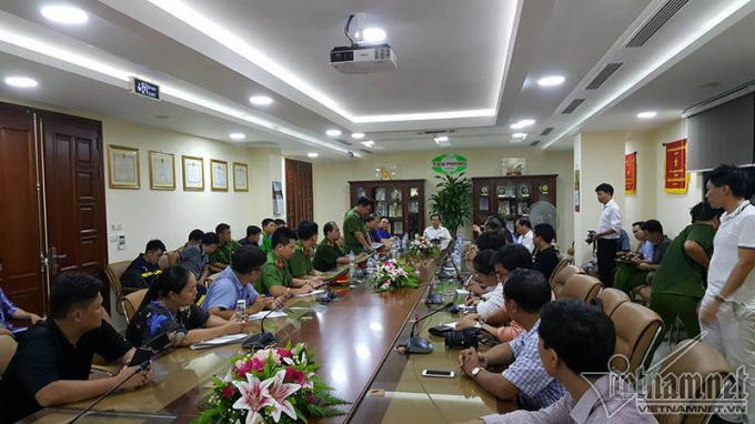 Phó chủ tịch UBND TP Hải Phòng Nguyễn Văn Thành đã chủ trì buổi cung cấp thông tin ban đầu về vụ hỏa hoạn.