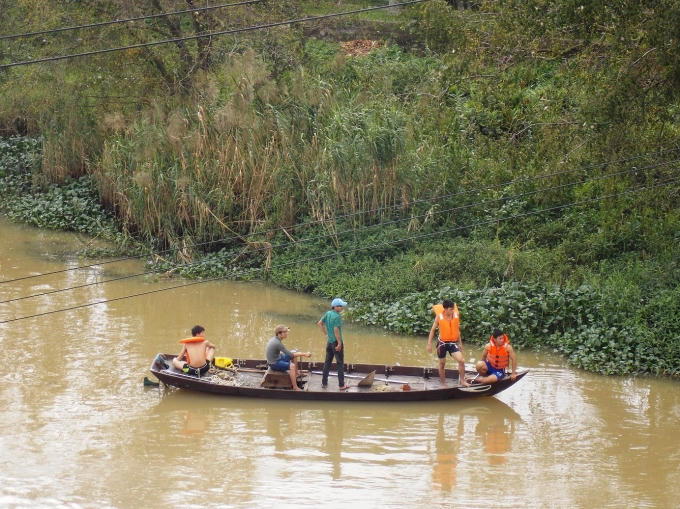 Lực lượng chức năng đang tìm kiếm thi thể nạn nhân.