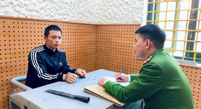 Đối tượng tại cơ quan công an.