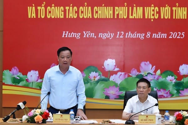 Chủ tịch UBND tỉnh Hưng Yên, ông Nguyễn Khắc Thận phát biểu tại buổi làm việc.