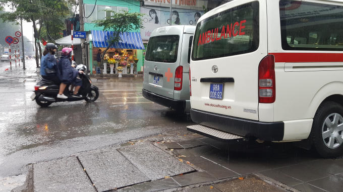 Một chiếc xe cứu thương khác cũng mang BKS được đăng kí tại tỉnh Bắc Giang.