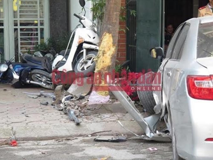 Tài xế Camry gây tai nạn kinh hoàng khai báo những gì?