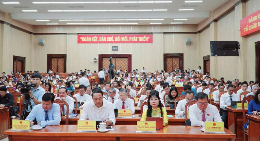 Đại biểu HĐND tỉnh tham dự kỳ họp thứ 2.