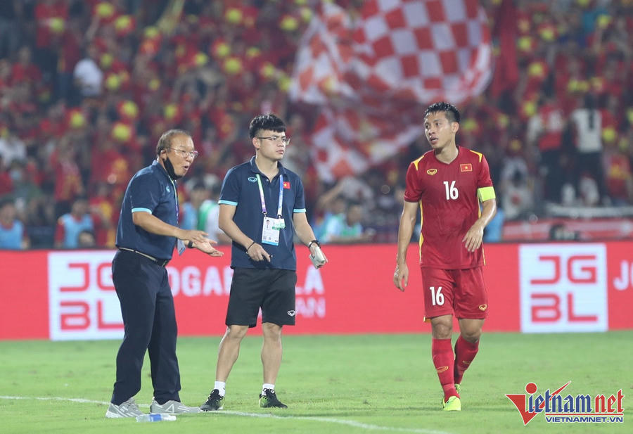HLV Park Hang Seo có lẽ sẽ cần thêm người để hỗ trợ Hùng Dũng, Hoàng Đức ở khu vực trung tuyến.