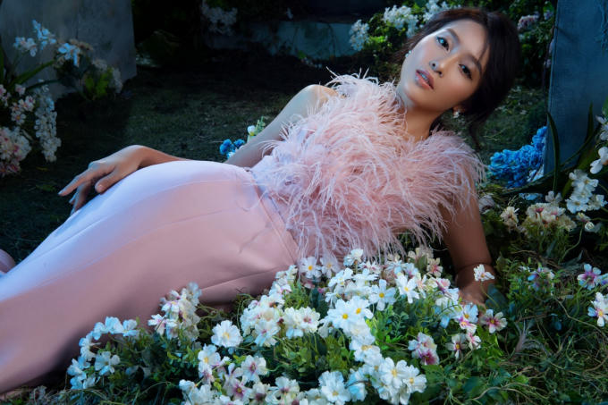 Đặng Thu Thảo c&ugrave;ng d&agrave;n người đẹp ngời ngời kh&iacute; chất với thời trang Xu&acirc;n H&egrave;