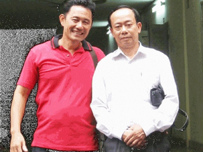 Ông Trần Minh Anh (bìa trái) sau khi được tuyên vô tội