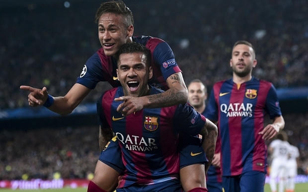 Các cầu thủ Barcelona ăn mừng bàn thắng