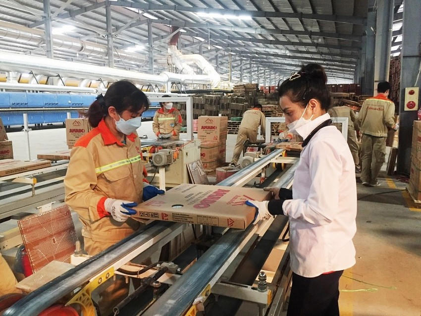 Tiếp tục miễn, giảm, gia hạn một số loại thuế, phí, lệ phí để tháo gỡ khó khăn( Ảnh minh họa).