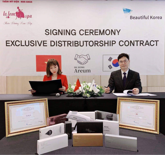 Vợ chồng &aacute; hậu Thanh Tuyền - Đỗ Minh Qu&acirc;n k&yacute; hợp đồng 10 tỷ tại H&agrave;n Quốc