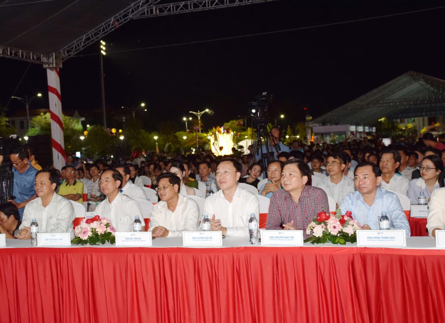 Đại biểu tham dự lễ khai mạc Giải Marathon Cà Mau 2025 – Cúp PetroVietnam.
