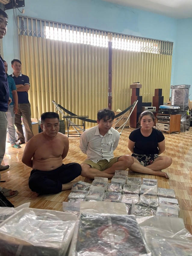 3 trong số nhiều đối tượng trong đường dây ma tuý xuyên quốc gia bị bắt giữ. Ảnh: C04