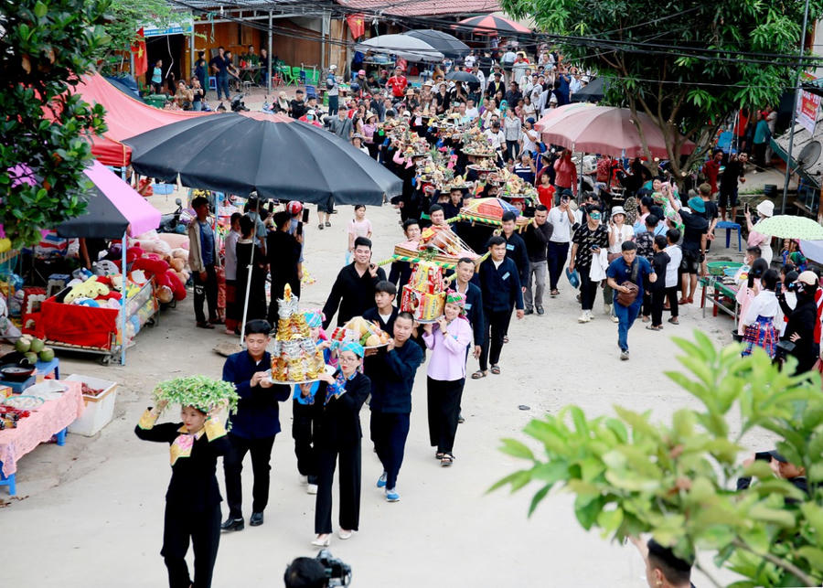 Lễ hội trăm năm - chợ Phong Lưu Khâu Vai, nét văn hóa đặc sắc được người dân xã Khâu Vai giữ gìn, phát huy.