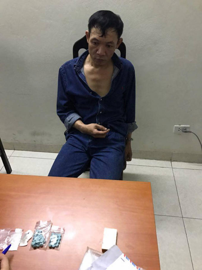 Thụ cùng với số tang vật lực lượng chức năng thu giữ được.