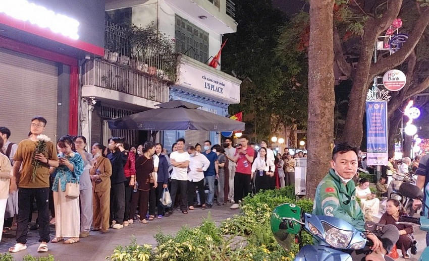Xếp hàng chờ đợi!